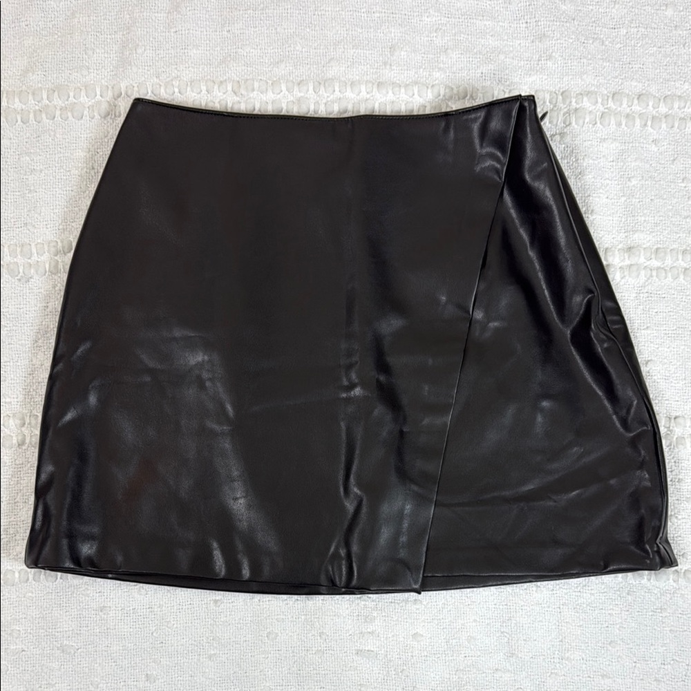 Abercrombie & Fitch Black Faux Leather Skort Size Medium